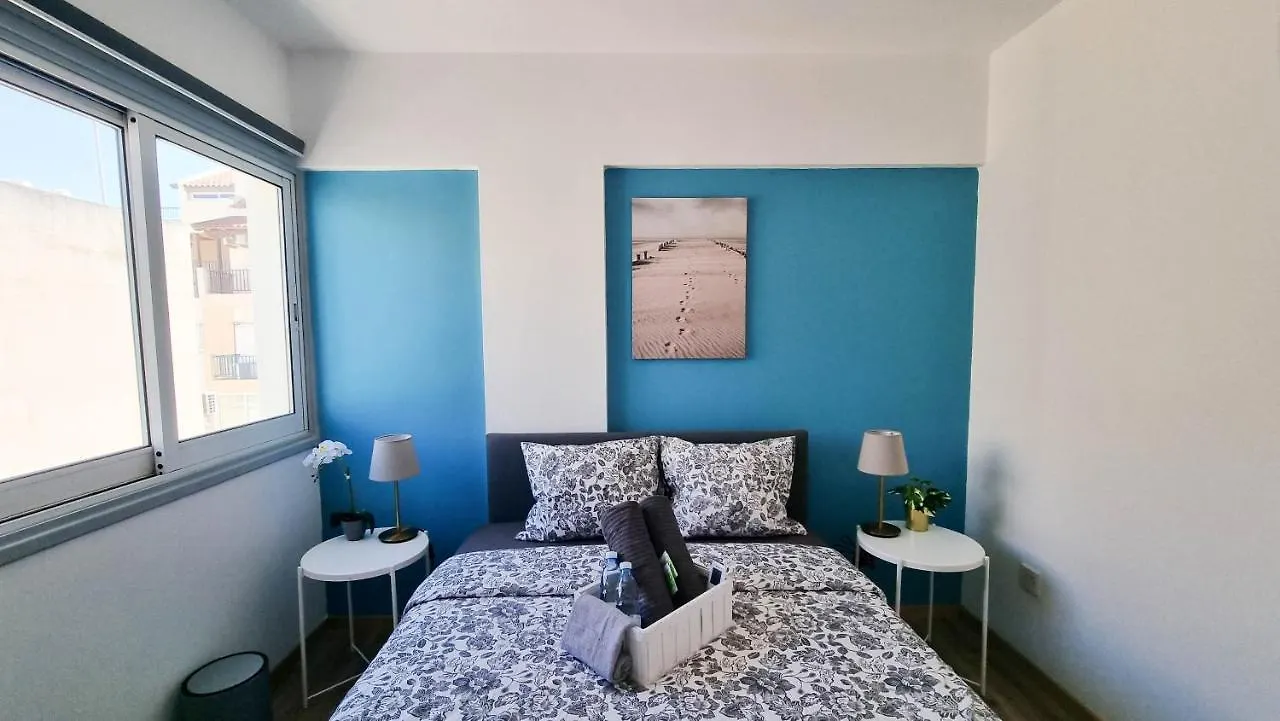 Modern Retreat: 2Br Stylish Apt With Comfy Rooms! Smart Tv With 200Mbps Internet Larnaka Apartment