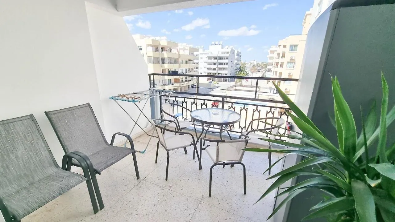 Modern Retreat: 2Br Stylish Apt With Comfy Rooms! Smart Tv With 200Mbps Internet Larnaka Zypern