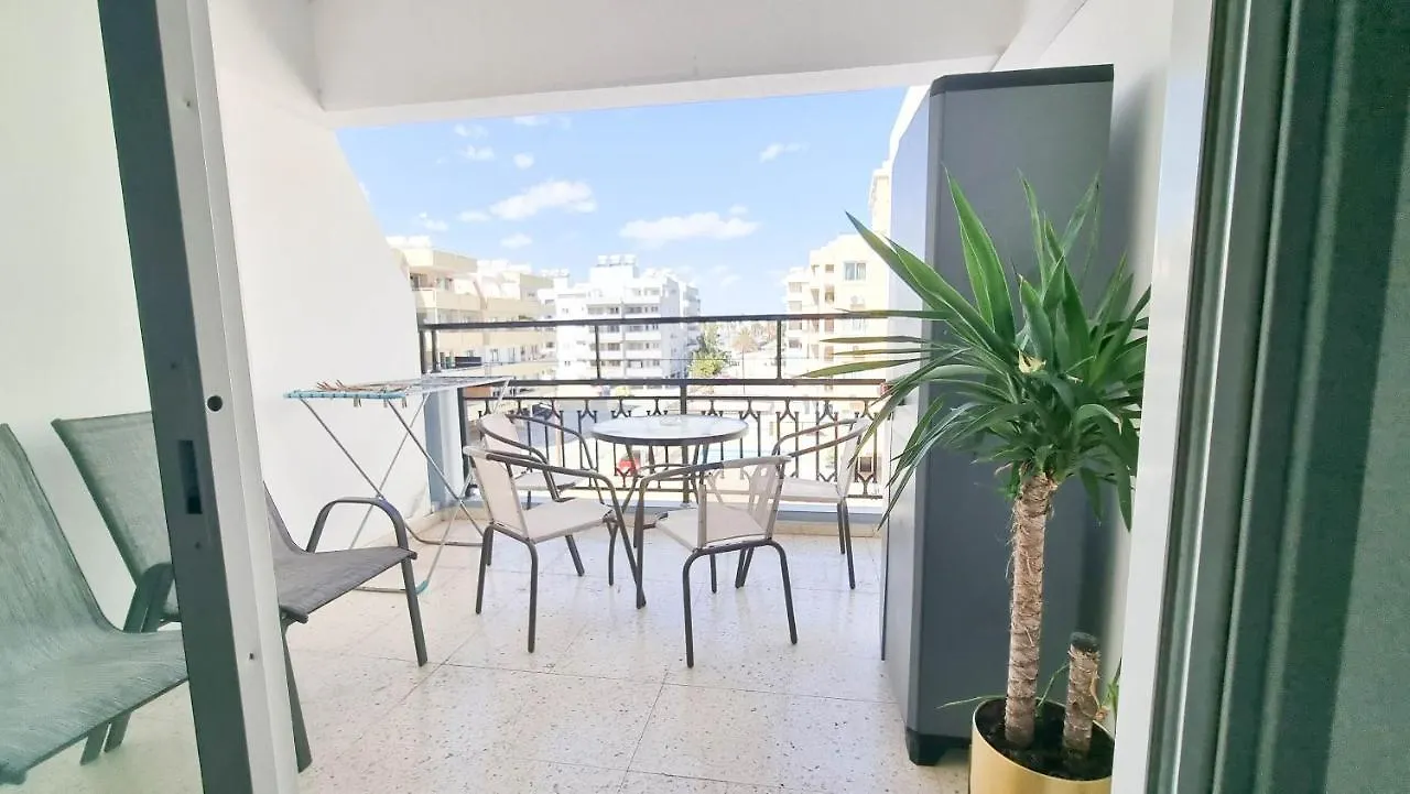Modern Retreat: 2Br Stylish Apt With Comfy Rooms! Smart Tv With 200Mbps Internet Larnaka 0*,  Zypern